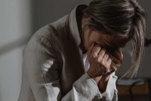 Como ajudar uma filha, irmã ou mãe a aceitar o tratamento?