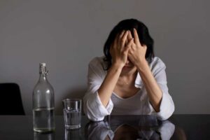 Alcoolismo feminino em São Roque: desafios e soluções para o tratamento